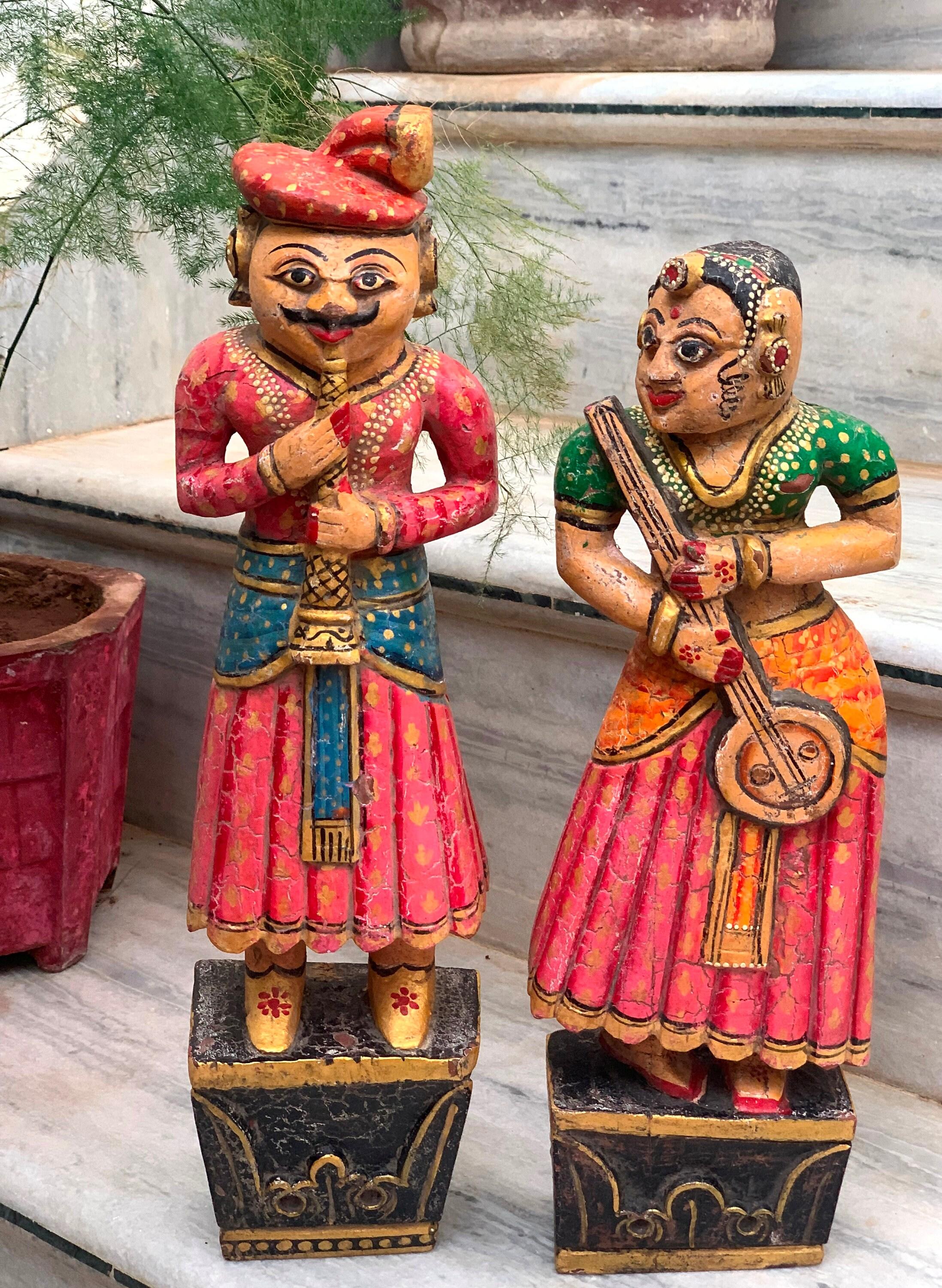 

Hand Carved Wooden Indian Musician Couple Statue: Vintage Home Decor 16” X 8” X 24” (l x w x h) разноцветный