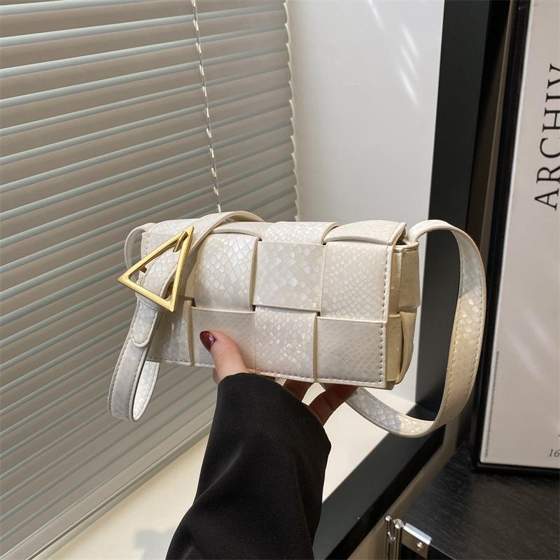Niche design sense of simple new fashion versatile solid color shoulder messenger bag simple small square bag women