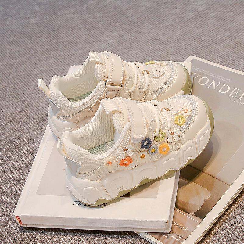 Girls' Sneakers 2025 Spring New Little Girl Lightweight Breathable Mesh Dad Shoes Children's New Year's Casual Shoes