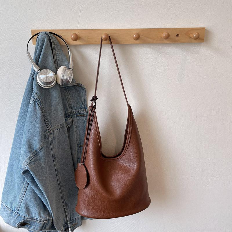 Korean Version of the New Personalized Armpit Bag High Value Women's Niche PU Simple Fashion Bucket Bag Women's Shoulder Bag