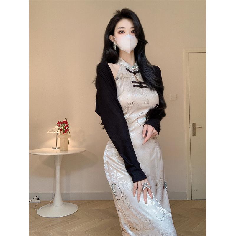 Modern Chinese Retro Cheongsam: Sleek Halter Dress with Advanced Print and Slim Hip-Wrapping Design for Summer