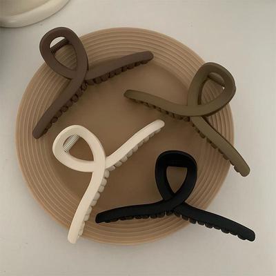 Braune Krallenklemme – Mattes Französisches Retro-Haarspange für den Frühherbst