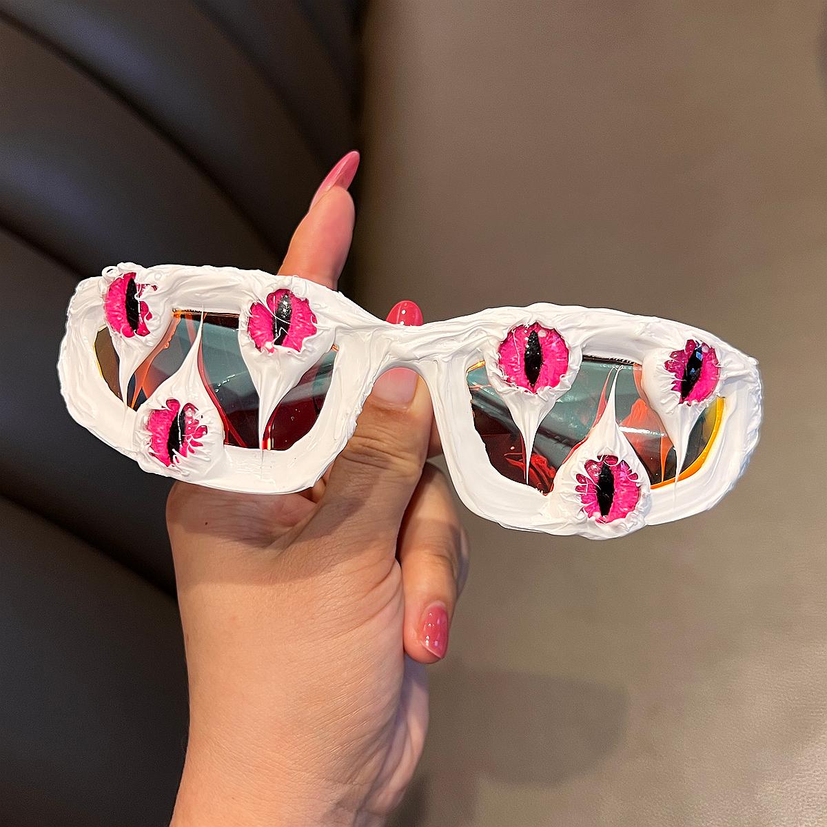 

Funny Cat Eye Handmade Drip Glue Sunglasses for Men and Women Retro Gothic Cool Goggles Shades for Halloween Theme Party Accesso белый