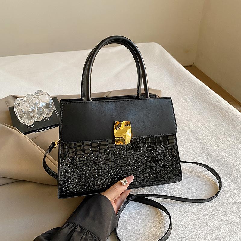 

Personalized and beautiful retro messenger handbag autumn new high-value casual shoulder underarm small square bag чёрный
