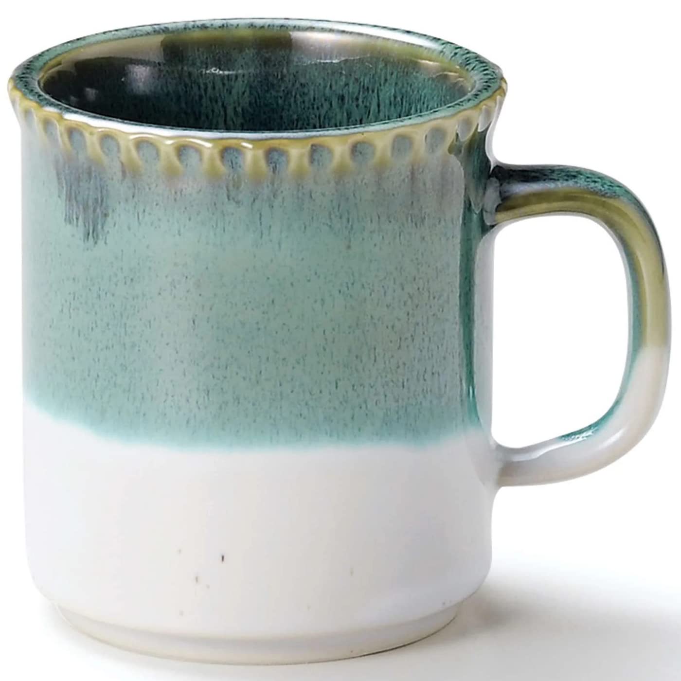 

This 330ml green Mino ware with a unique shape reminiscent of mountain ridges and a natural features a distinctive texture and a glaze that changes зелёный