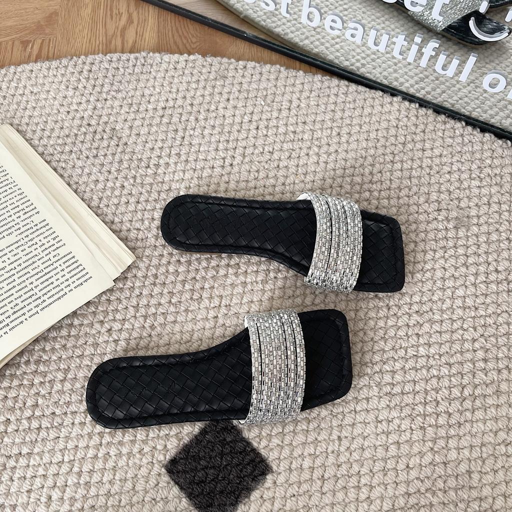 Xiaoxiangfeng Pearl One-word Drag Flat Bottom Non-slip Outer Wear Slippers 2025 Summer New Open-toed Fairy Wind Beach Mop