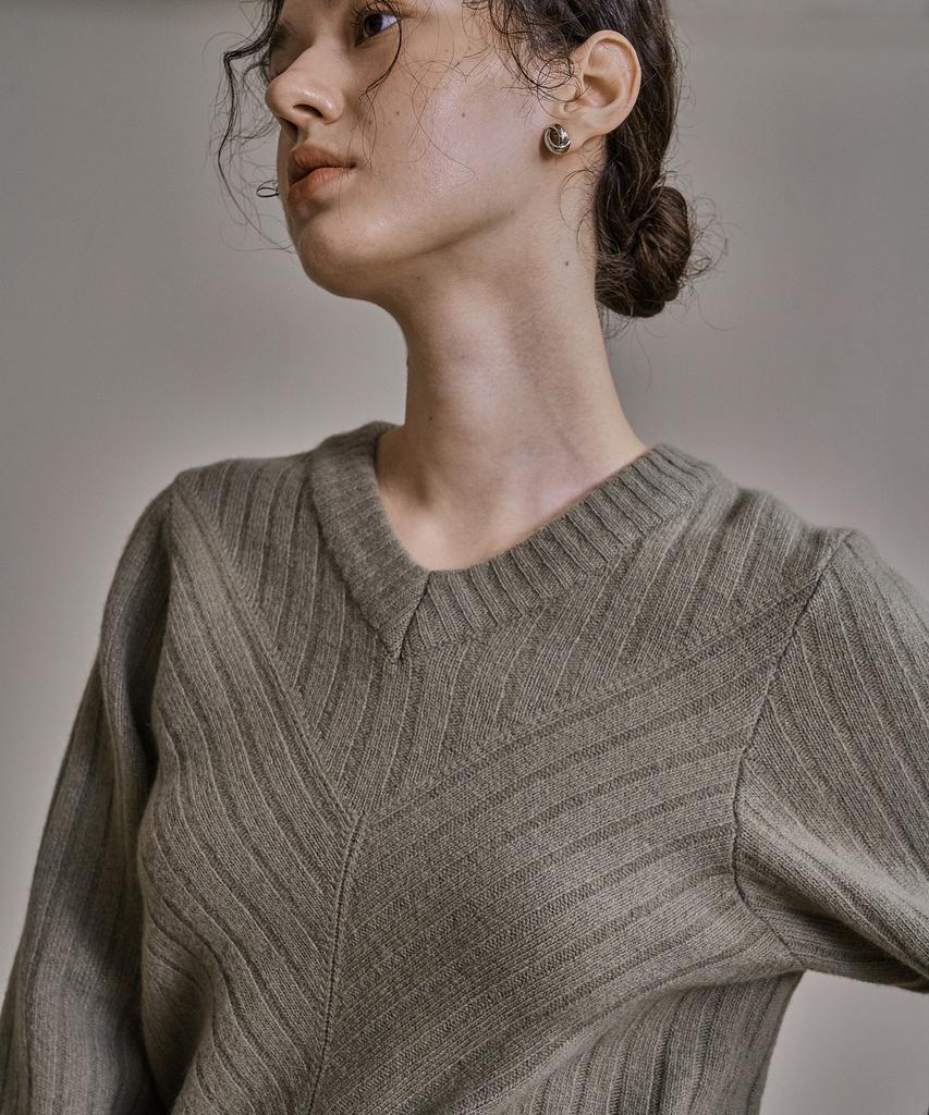 Kkeulle Ribbed V-Neck Knit Top_Light Green