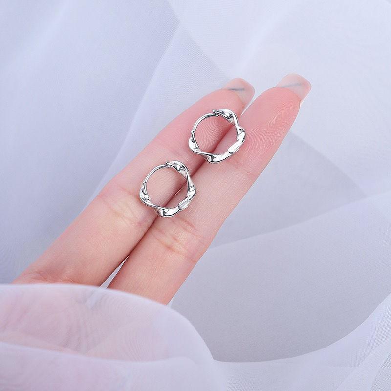 

New Simple Hoop Earrings for Women Silver Color Distort Earrings Personality Femme Popular High Quality Accessories