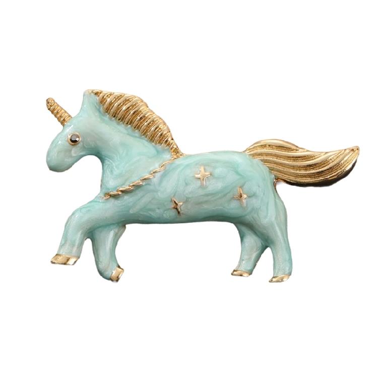 

Single Horn Horse Charm Brooch Elegant Enamel Safety Badge Pin Chest Ornament Jewelry for Gifting and Personal Styling зелений