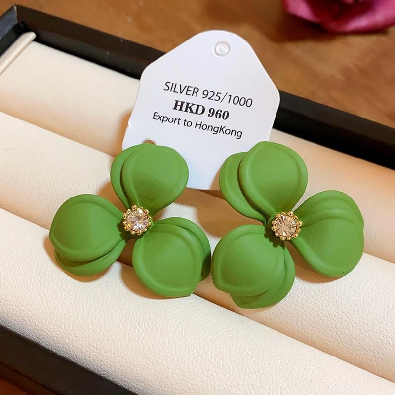 Super fairy Mori flower diamond stud earrings niche retro design earrings versatile earrings зелёный