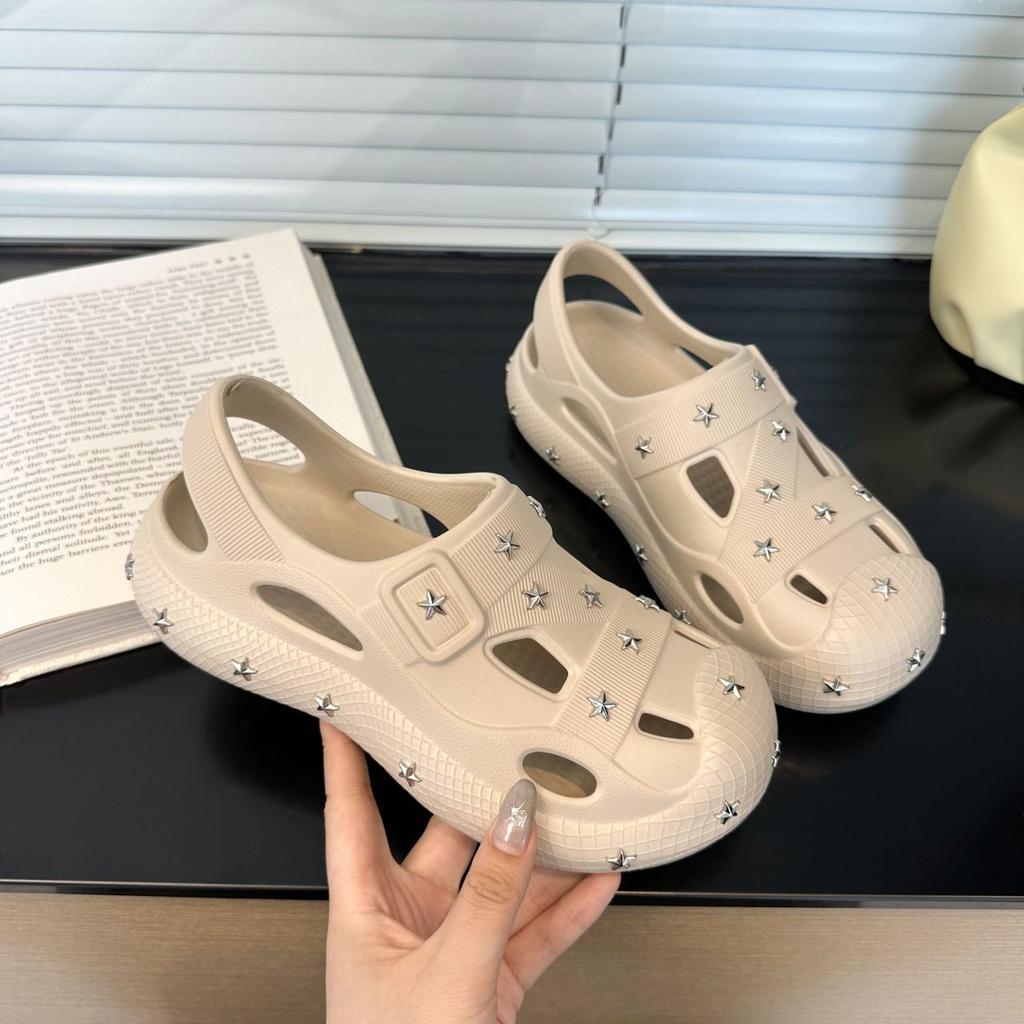 Ugly Cute Big Head Hole Shoes Women Wear Fashion Star Sandals Internet Celebrities Step On Shit Feeling Beach Shoes 2025 Summer New
