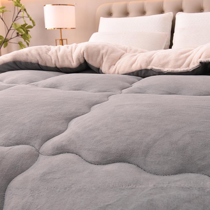 Plush Velvet Lambswool Blanket - Thickened Snowflake Quilt for Winter and Spring