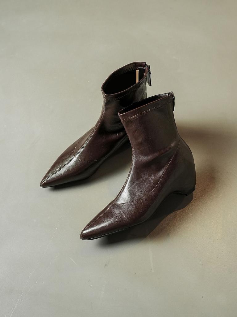 2026 Autumn and Winter New French Pointed Retro Thin Boots Inner Height Increase Women's Thick Heel Short Boots Women's Leather
