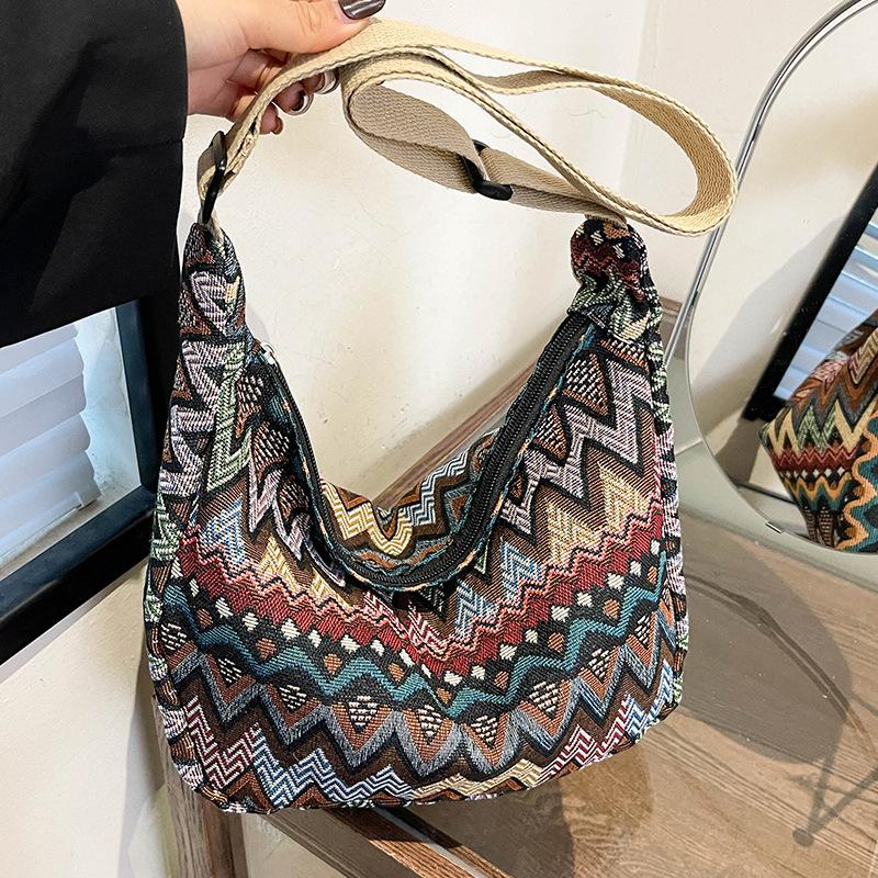 Large Capacity Ethnic Style Bag for Women New Knitted Fashion Crossbody Bag for Women Ins Handmade Single Shoulder Dumpling Bag