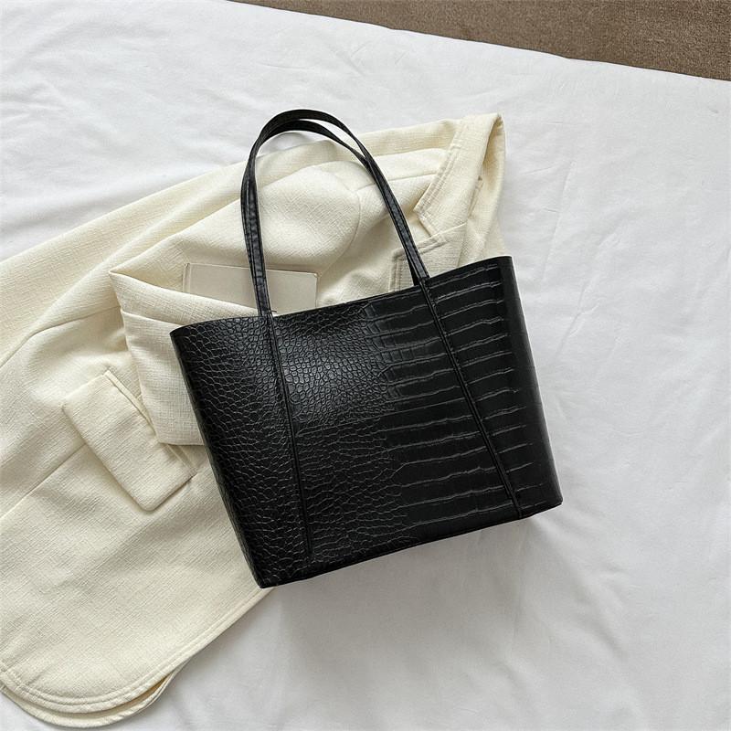 Stylish Streetwear Big Tote Bag With Magnetic Closure And Phone Pocket
