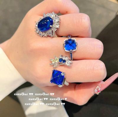 Bague Fleur de Saphir de Madagascar, Bonheur de Femme Riche, Plaqué Or 18 Carats, Bague Zirconium Pétale Bleu Mer.