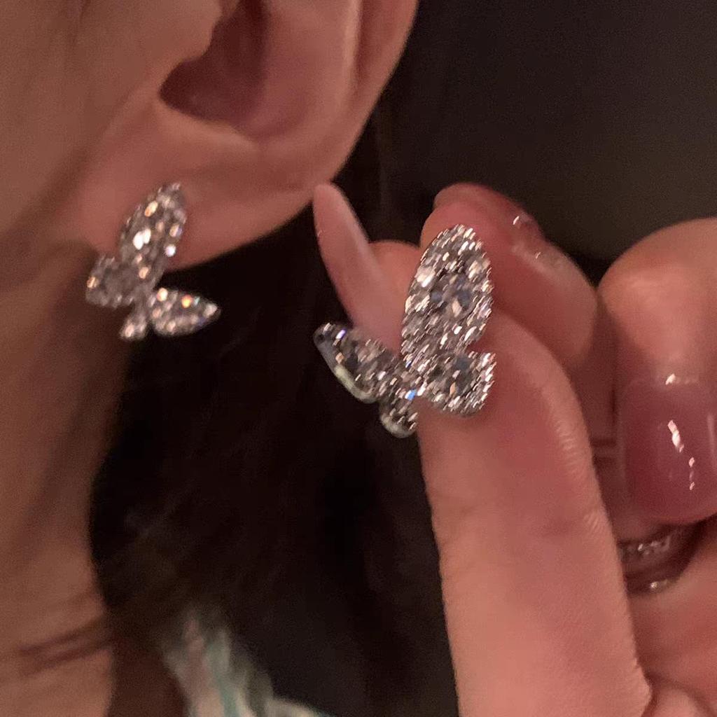 S925 Silver Needle Pearl Flower Stud Earrings - High-End Retro Jewelry for Autumn/Winter