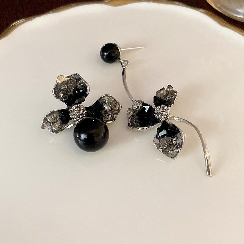 European and American Exaggerated Diamond-encrusted Flower Bow Fringed Earrings Personalized Earrings Internet Celebrity Temperament Earrings