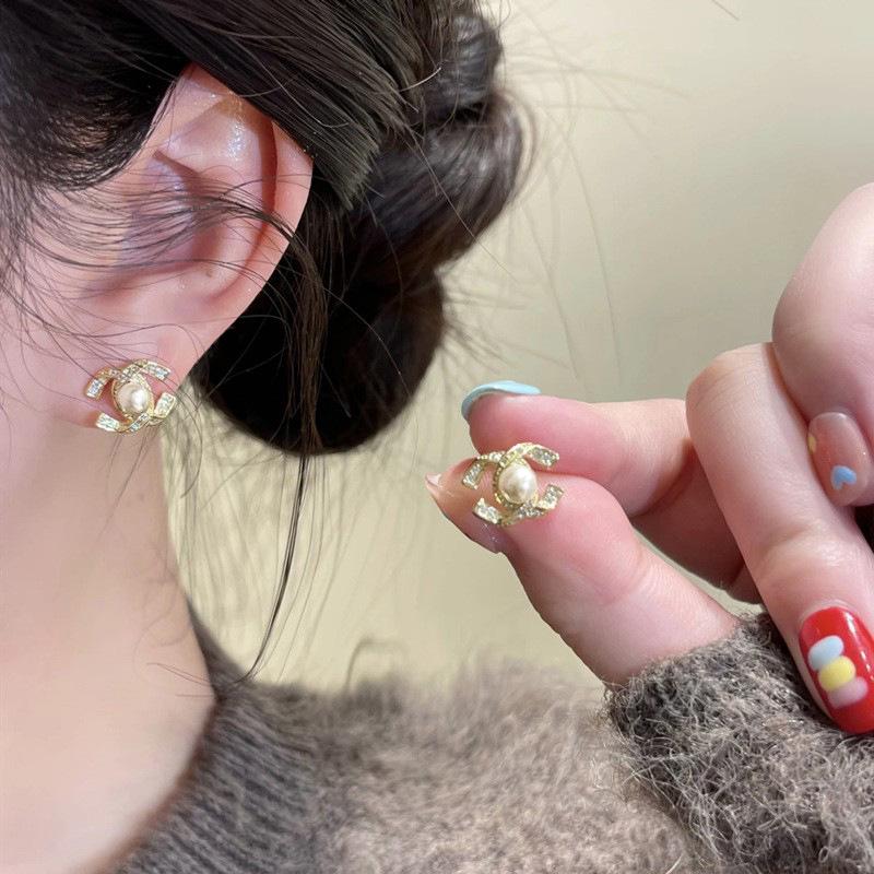 Luxurious Gold-Plated Silver Zircon Pearl Stud Earrings