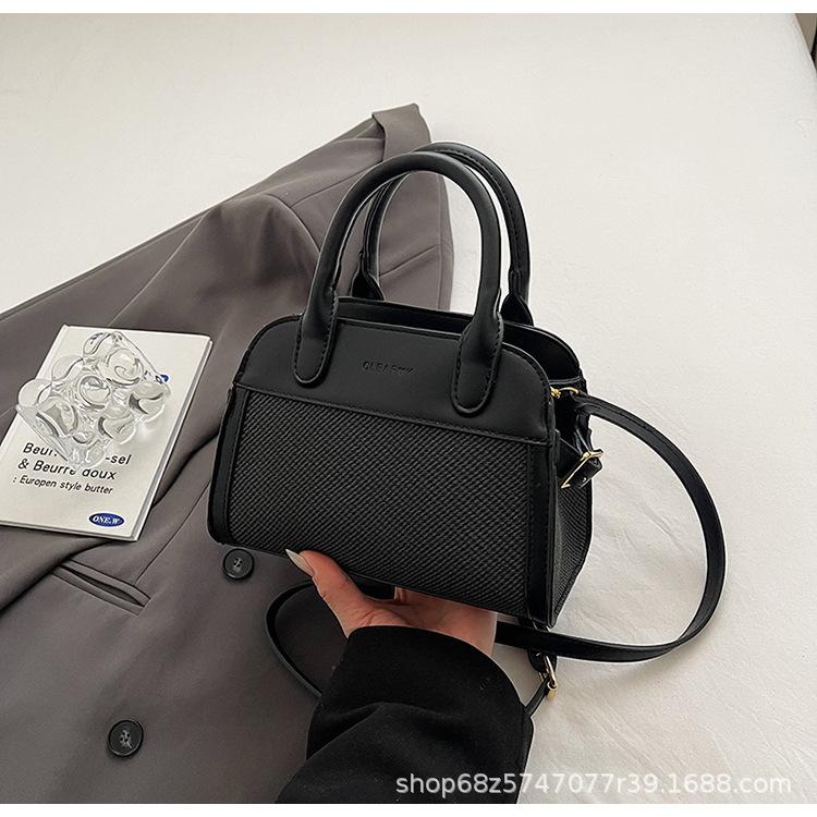 Korean casual handbag women's 2025 new fashionable foreign texture messenger bag splicing niche design saddle bag