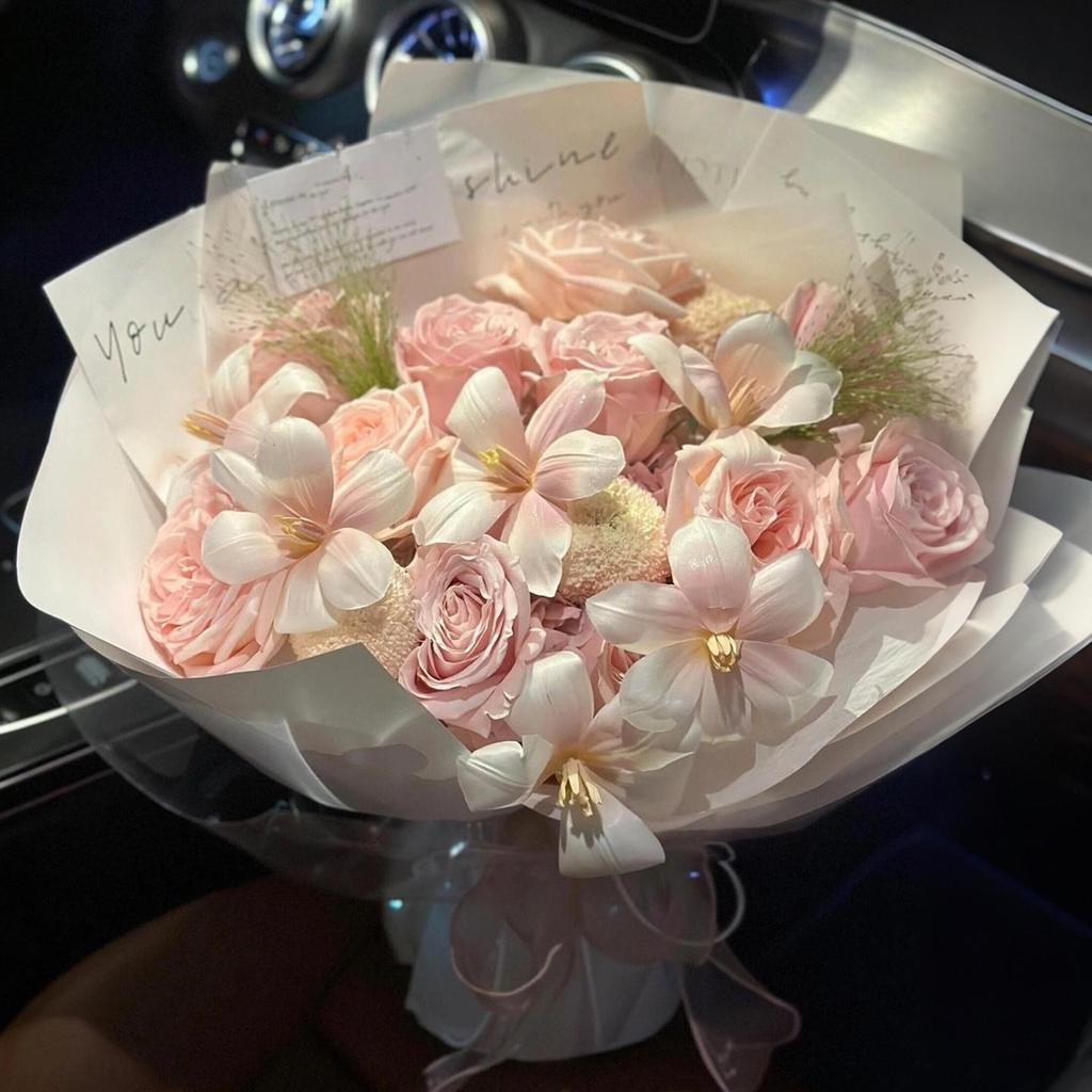 Eternal Flower: Elegant Mixed Rose Bouquet - Ideal for Girlfriend, Best Friend, or as a Luxurious Birthday Gift. Simulation Soap Flower Bouquet.