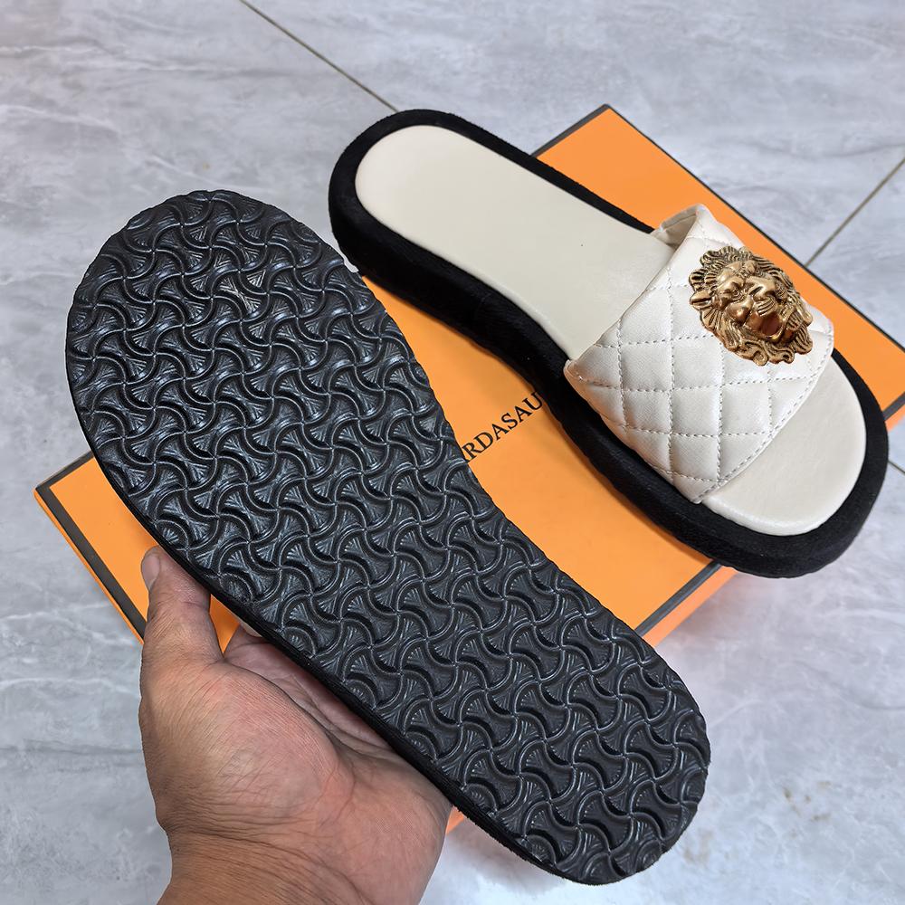 Fashion New Women's Slipper Flat Bread Turtleneck Sandals Ve Rsatile Plus Size Beach Shoes Designer Outdoor Luxury Slipper 43