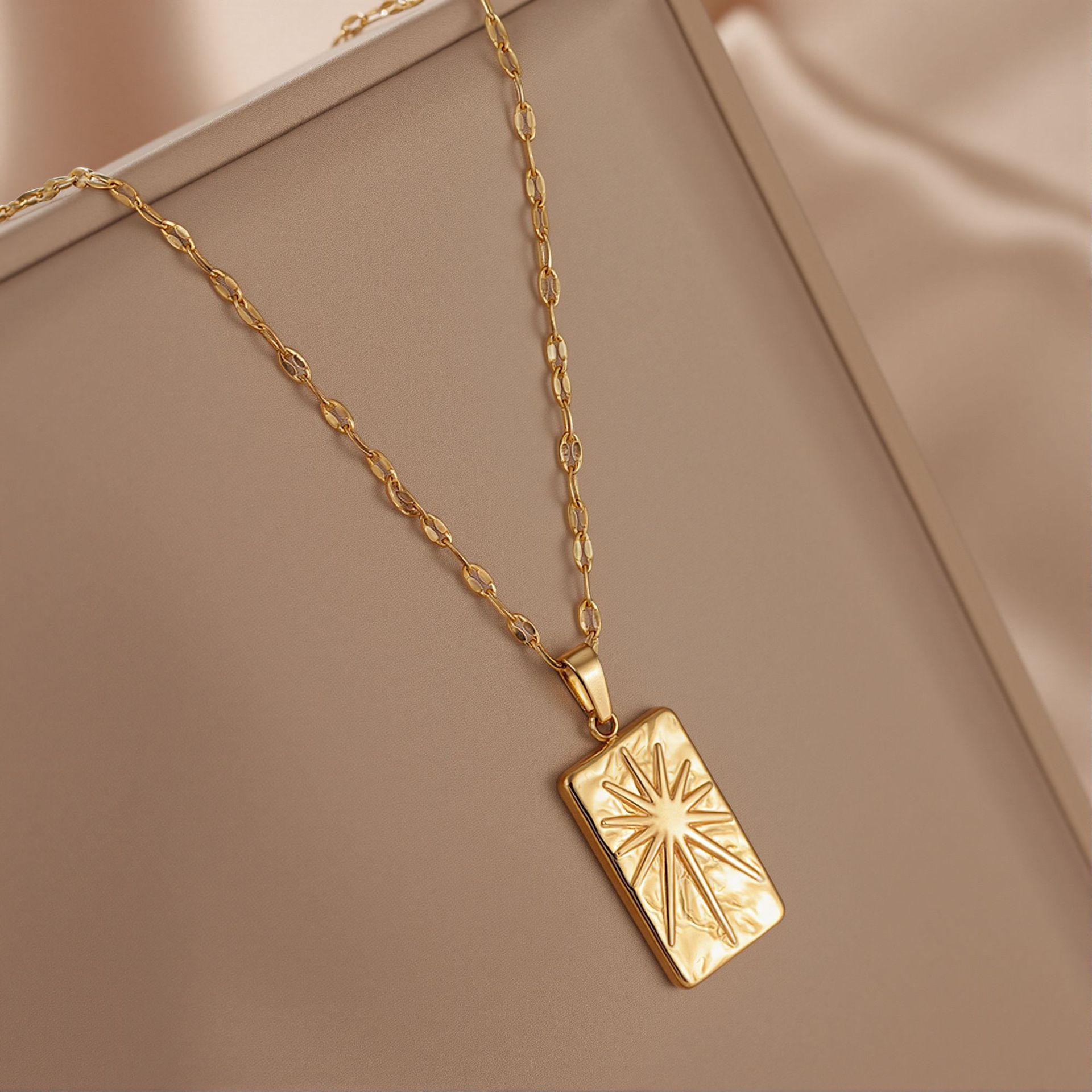18K Gold Plated Stainless Steel Star Pendant Necklace - Geometric Clavicle Chain