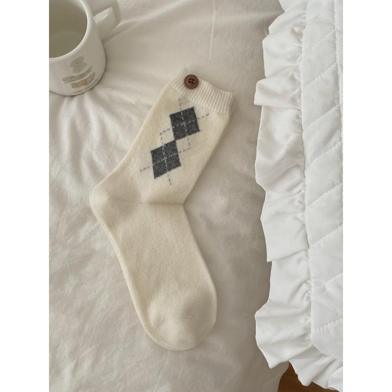 Winter Warm and Thick Small Diamond-shaped Button Wool Mid-calf Socks for Women's Autumn School Style Pile Socks