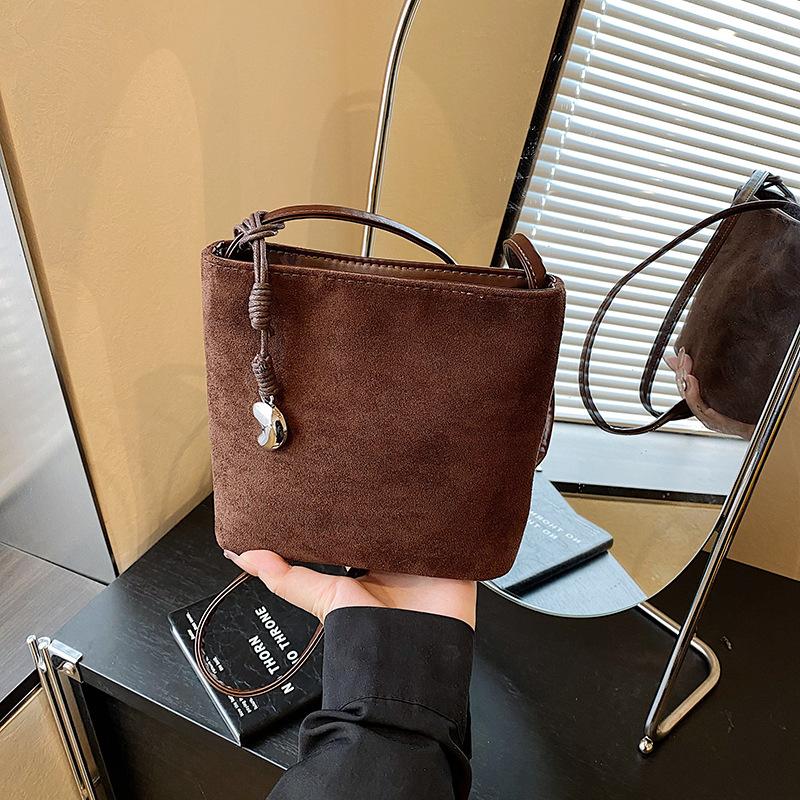 New frosted leather bucket bag women's high-end niche design bucket bag retro suede shoulder messenger bag