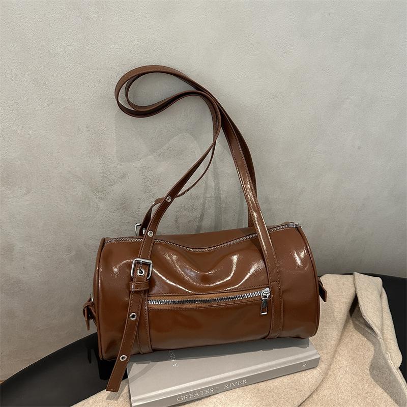 A Large-capacity Boston Large Bag with A High-end Feel and A Niche Commuter Underarm Pillow Bag