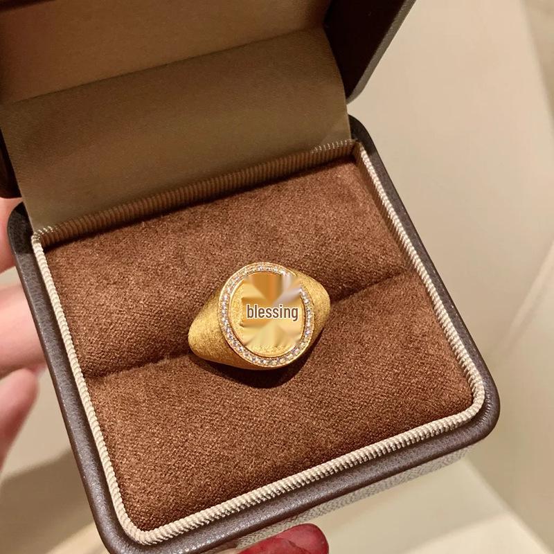 

Французское ретро кольцо-щит с восьмиконечной звездой с матовой отделкой - Дизайн высокой моды