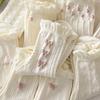 Chaussettes blanches simples, polyvalentes, jolies, nœuds papillon, petites fleurs, chaussettes tube moyennes pour femmes, Kawaii Harajuku Jk Lolita, chaussettes en coton pour filles
