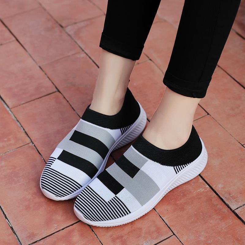 Light Women's Running Sports Shoes Breathable Mesh Knitted Walking Shoes Soft Flats Slip-on Casual Sneakers