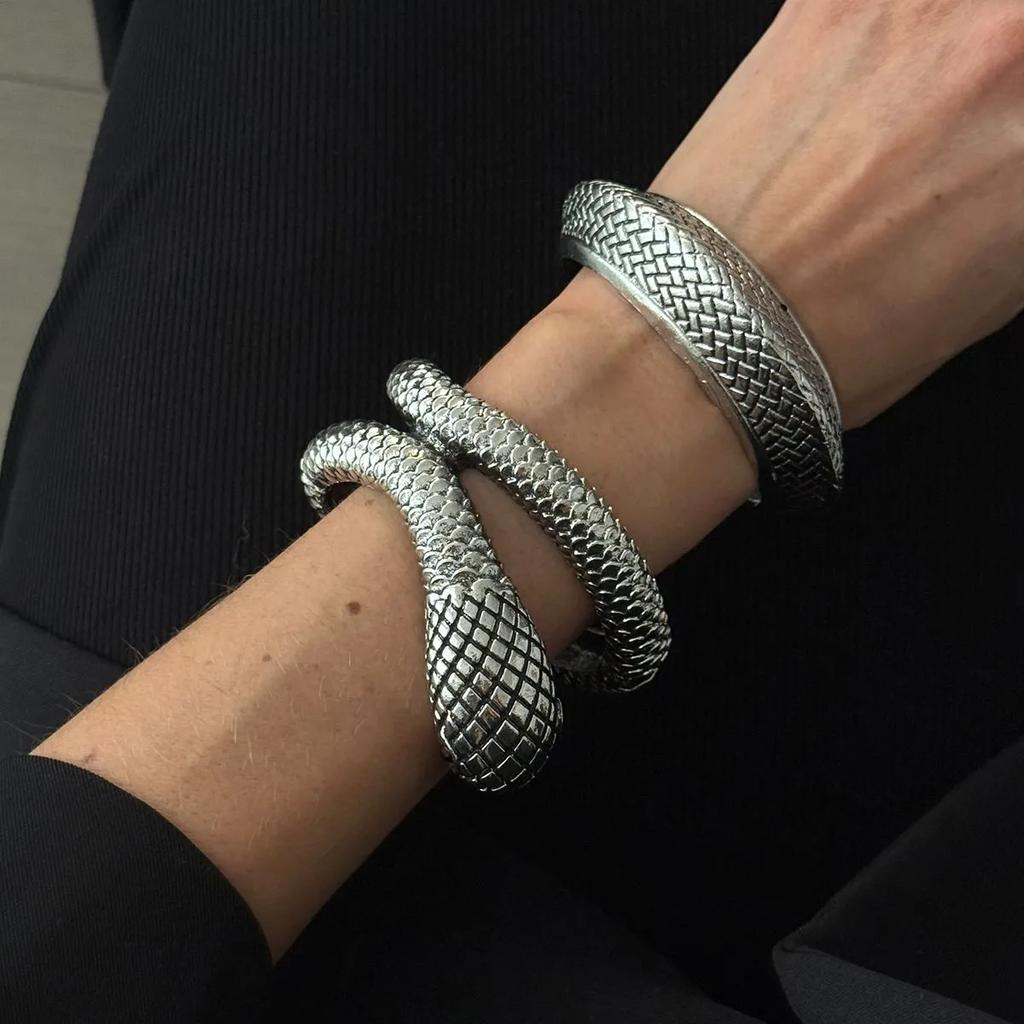 Fashionable, Versatile Wind Snake Winding Bracelet, Snake Attribute, Neutral Style, Elegant