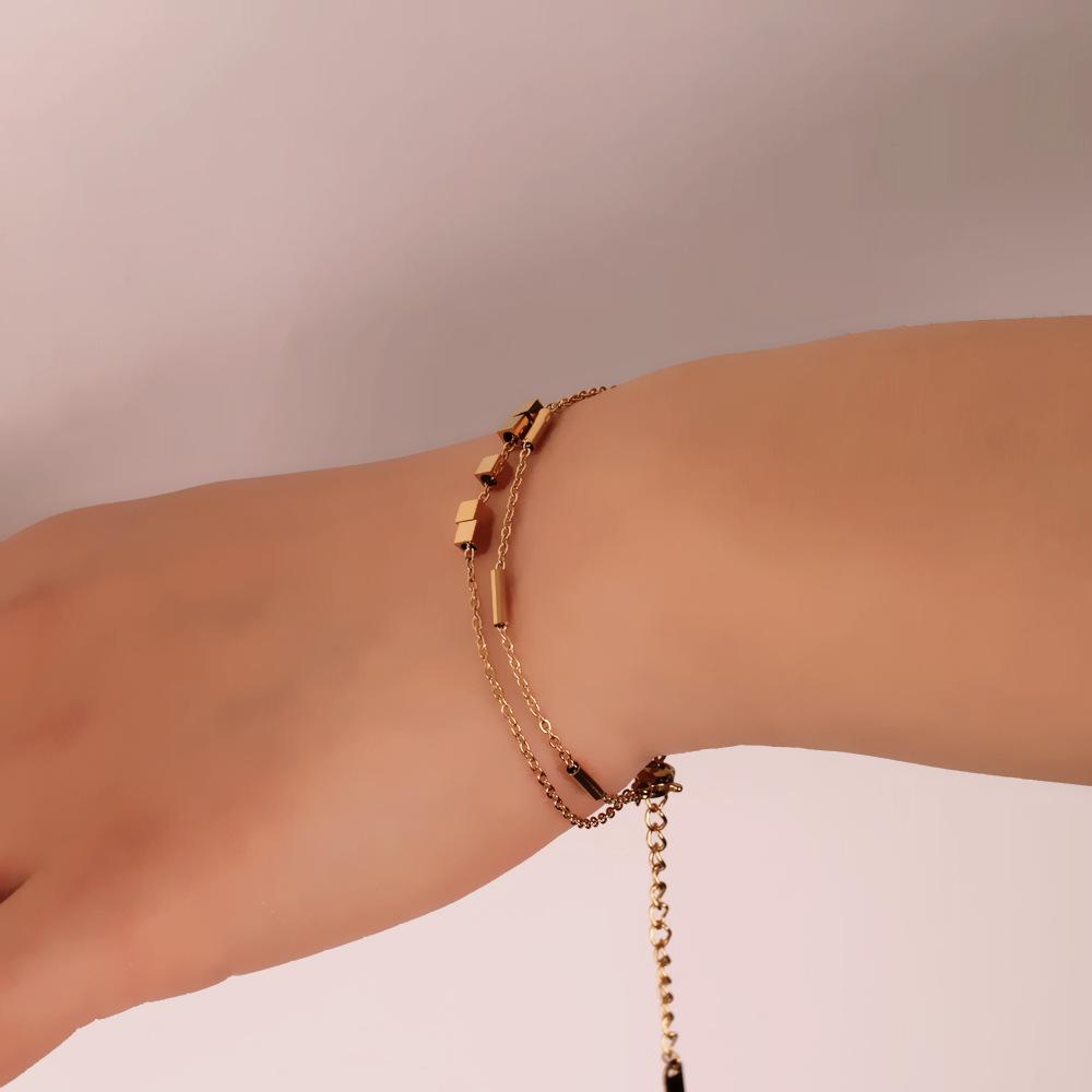 Dívčí náramek z titanové oceli Dvouvrstvý geometrický čtvercový náramek Nové dámské šperky s červeným náramkem