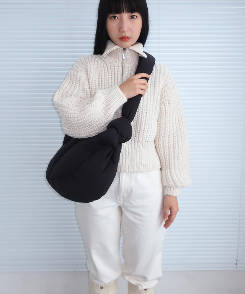 Augustone8 Pillow Crossbody Bag_Black