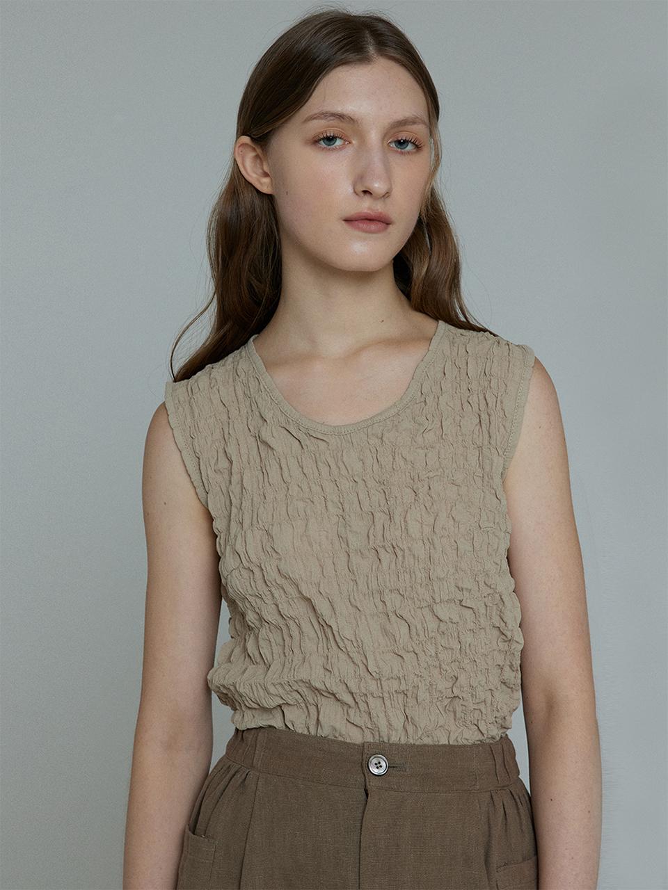 Raye Liz Wrinkle Sleeveless Blouse (Beige)