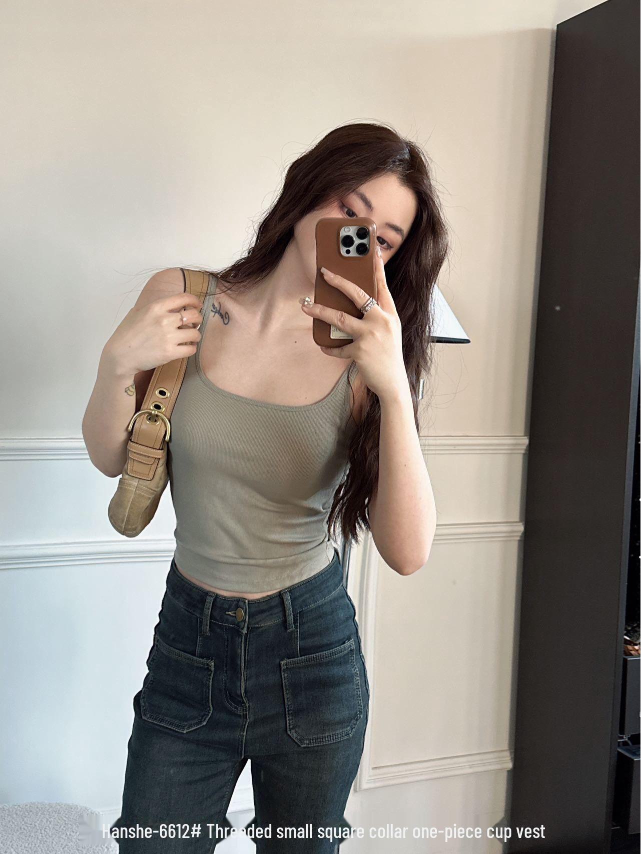 

Hanshe 6612 Прошитый квадратный вырез, топ с накладкой на грудь One Size