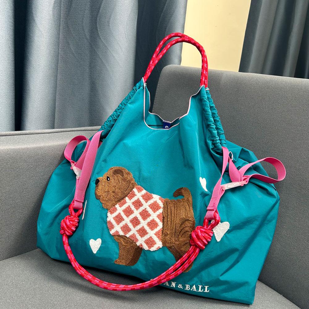Borsa a Spalla Grande in Nylon Ecologico Ricamata con Cane Shar Pei