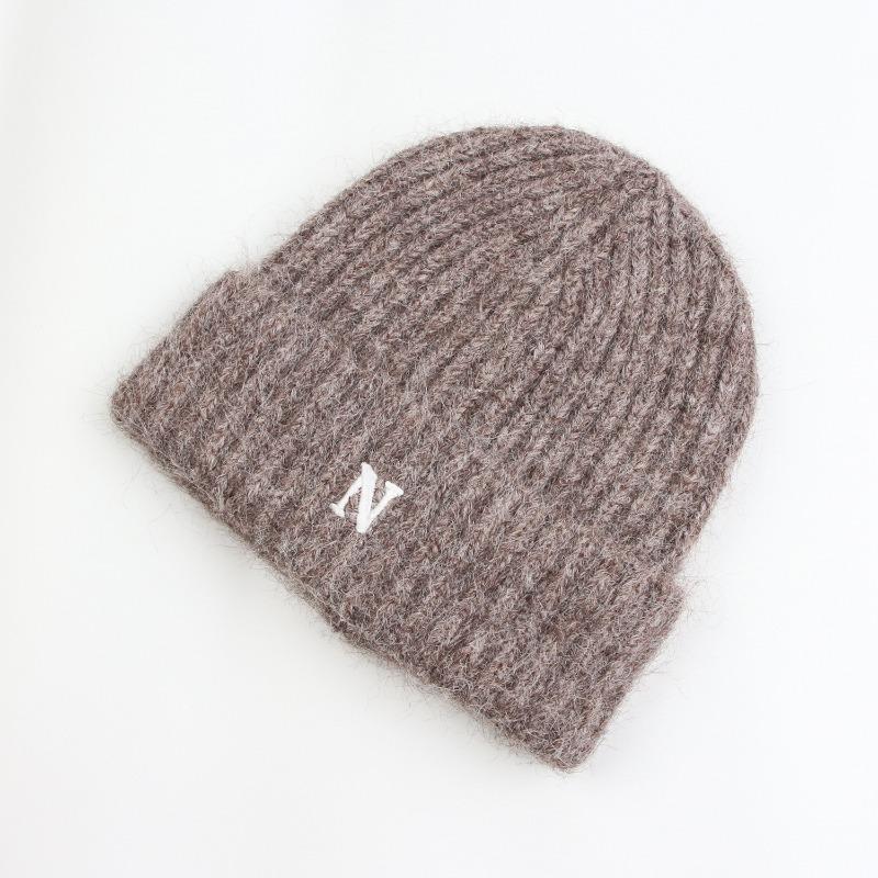 

New simple autumn and winter wool hat versatile embroidery contrasting color knitted hat warm and fashionable warm hat темно-коричневого