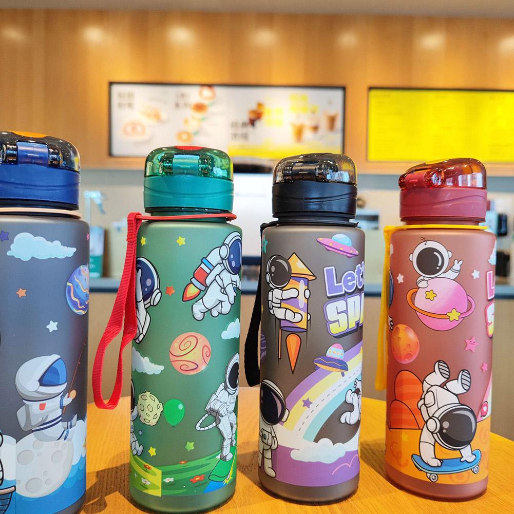 700ML High Capacity Cartoon Astronaut Plastic Space Portable Water Rope Outdoor Travel with Sip V4B0