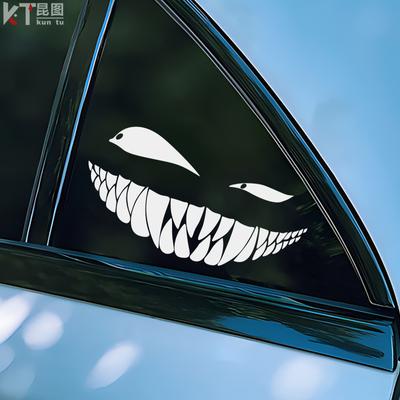 Samolepky na auto s úsměvem démona na zadní sklo