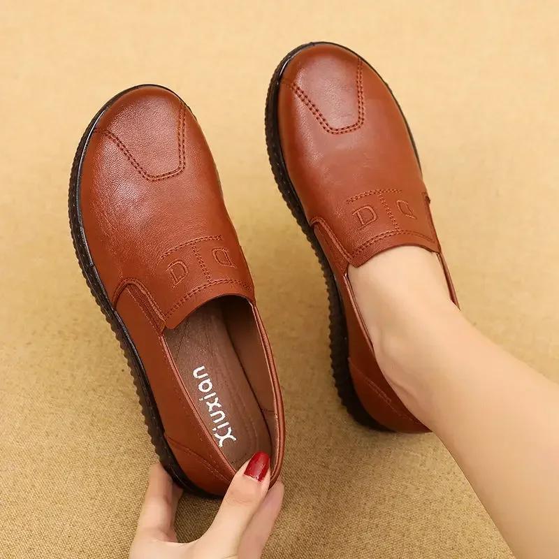 Women's Leather Shoes 2025 Spring New Flat Bottomed Non Slip Casual Shoes Fashionable Shallow Mouth Comfortable Single Shoe