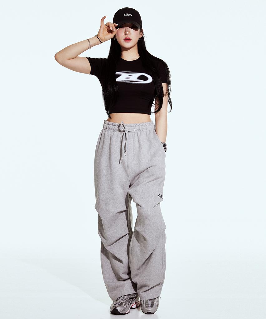 BORN TO WIN Blur Logo Crop Top [Black]