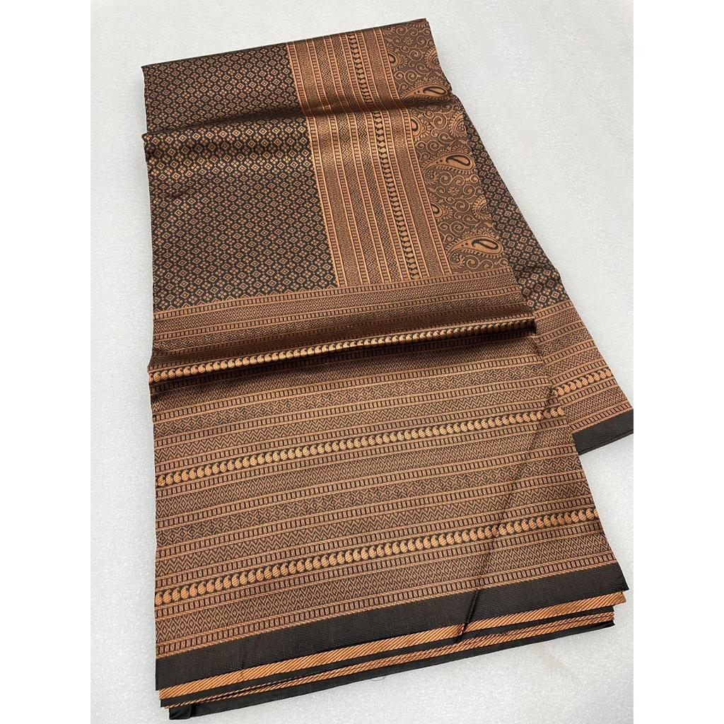 This Beautiful Saree Is Elegantly Decorated with Gorgeous Solid Jacquard Weave That Gives a Perfect Look To the Outfit.