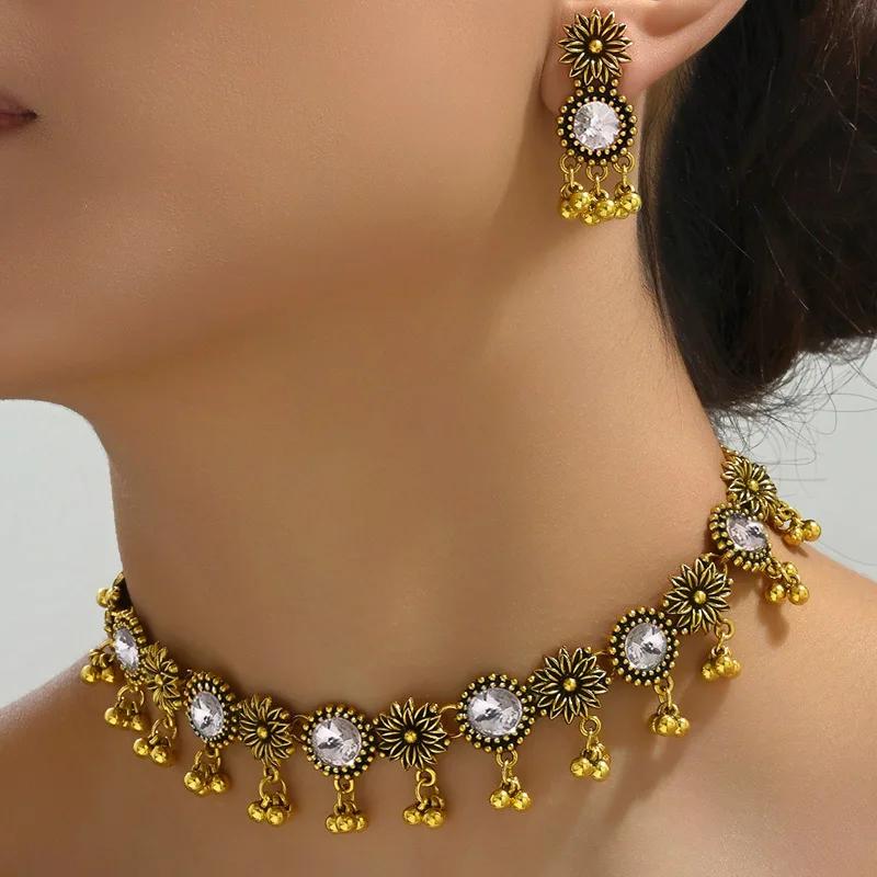 Women Necklace Earrings Fashionable Retro Flower-patterned Diamond-encrusted and Elegant Women's Necklace Earrings Jewelry Set