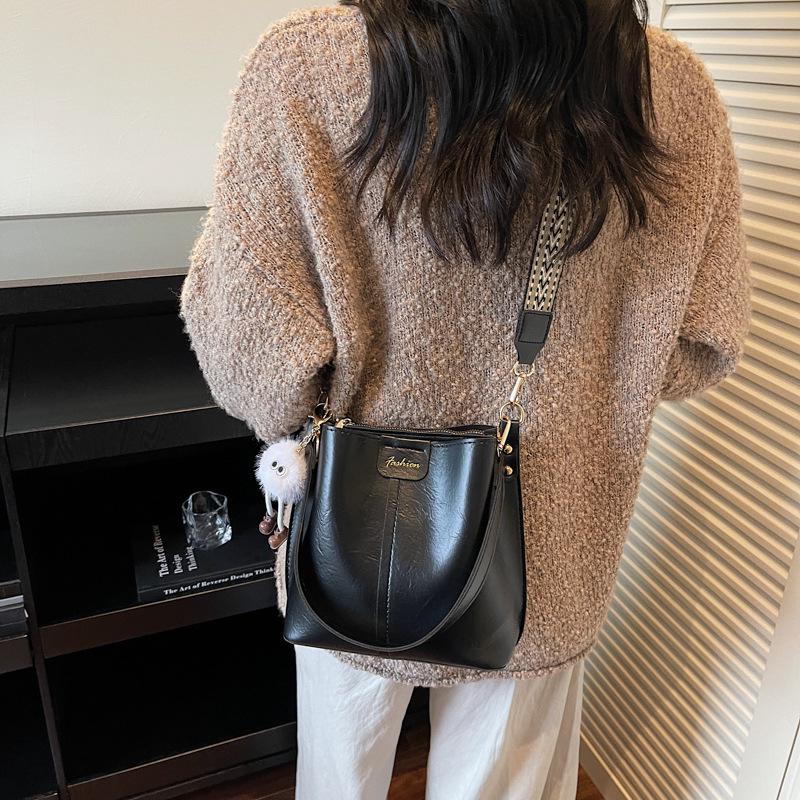 Korean Style Retro Square Bucket Bag - Versatile Large Capacity Crossbody for Women