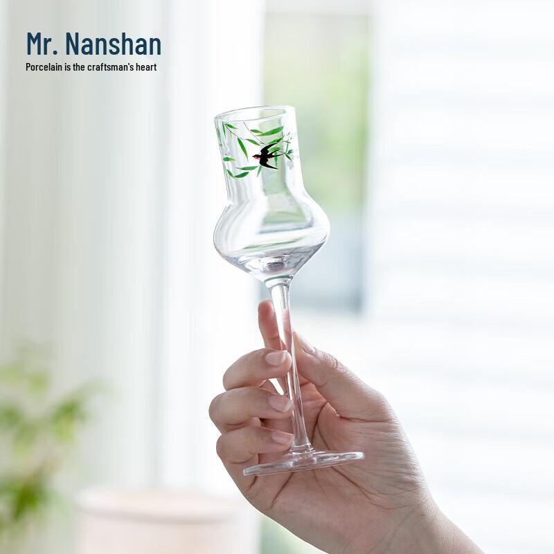 

Nanshan Xiansheng Yan Gui Chun Stemmed Glass (Gift Box)