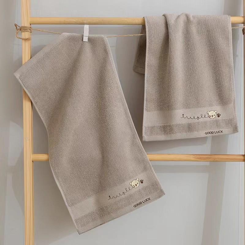 ODM/OEM Romantic Cartoon Bear Design Jacquard Bath Towel for Kids 100% Cotton Soft Absorbent Woven Bath Gifts for Children