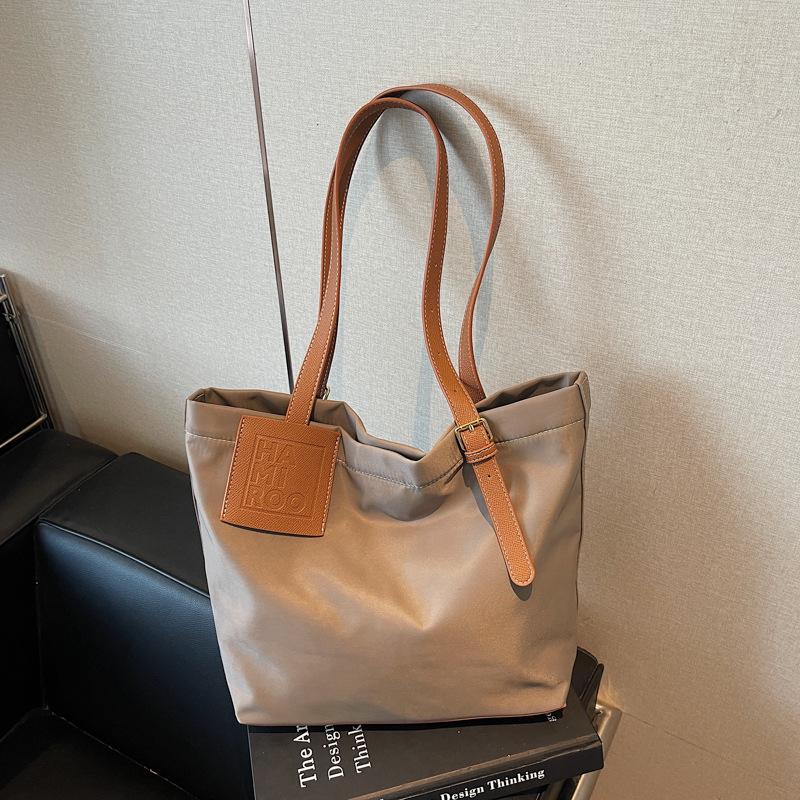 

2025 Women s Large Capacity Nylon Tote Bag - Fashionable, Versatile Shoulder Bag for Moms 36cm x 28cm x 11cm